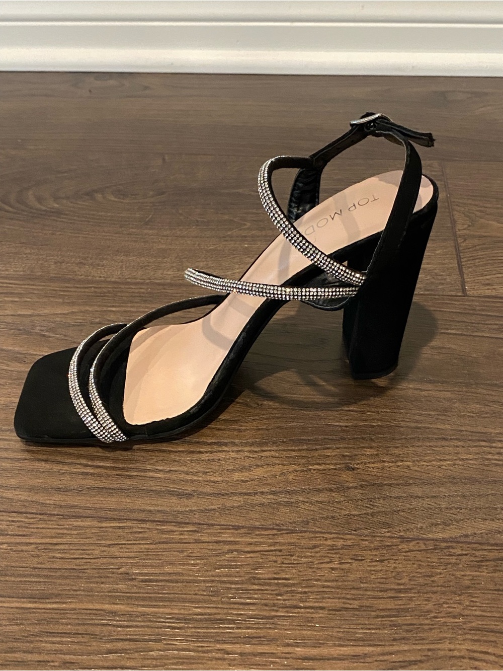 NWOT TOP Moda Black Block Heel Sandals with Rhinestone Straps